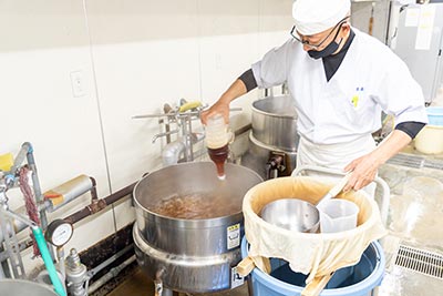 豚の角煮製造風景