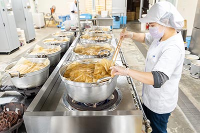 豚の角煮製造風景